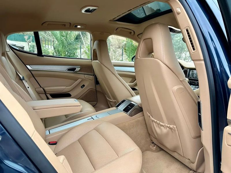 Porsche Panamera • 2013 • 176,000 km 9