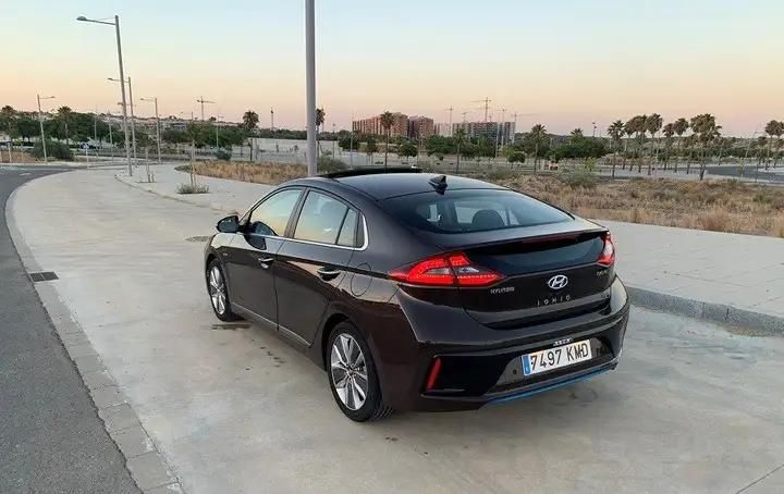 Hyundai Ioniq Electric • 2018 • 92,000 km 1