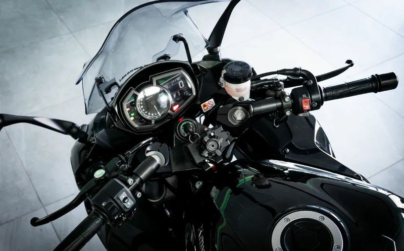 Kawasaki z1000 abs • 2018 • 17,176 km 2