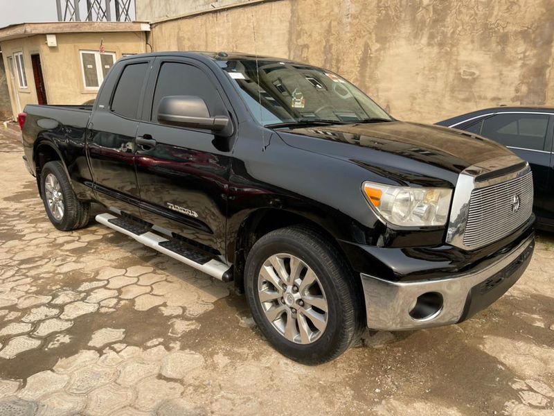 Toyota Tundra • 2012 • 32 km 1