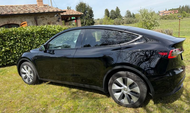 Tesla Model Y • 2023 • 26,000 km 2