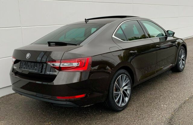 Škoda Superb • 2018 • 72,000 km 3