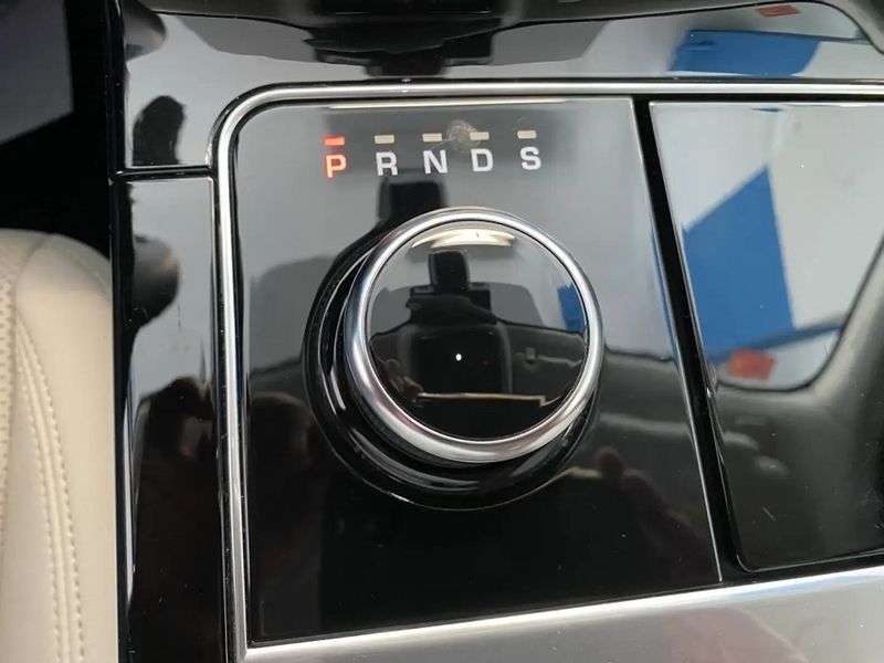 Land Rover Range Rover Velar • 2018 • 117,000 km 12