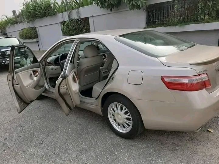 Toyota Camry • 2010 • 126,340 km 7