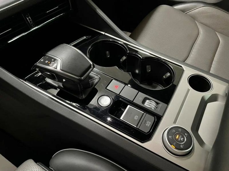 Volkswagen Touareg • 2019 • 83,000 km 12