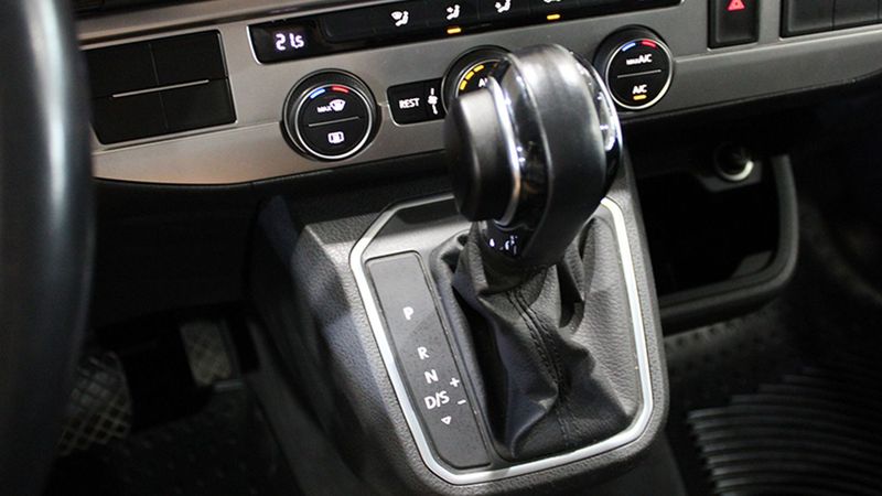 Volkswagen California • 2020 • 71,885 km 10