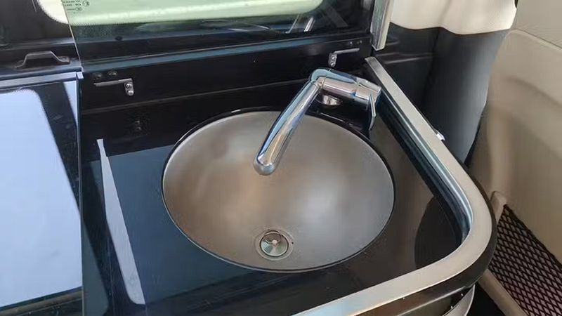 Mercedes-Benz 200 - 300 • 2019 • 76,303 km 14