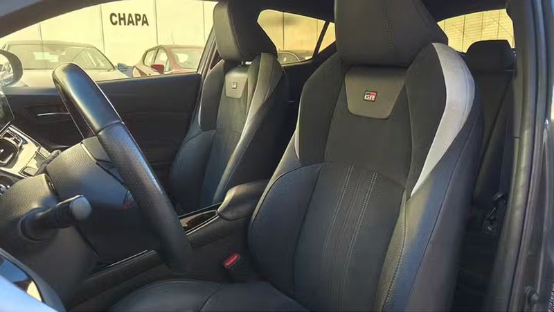 Toyota C-HR • 2022 • 51,255 km 8