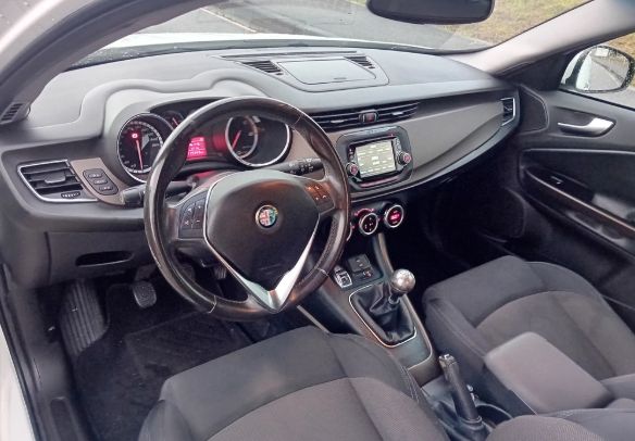 Alfa Romeo Giulietta • 2015 • 118,590 km 2