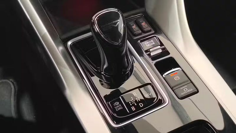 Mitsubishi Eclipse Cross • 2023 • 49,505 km 4