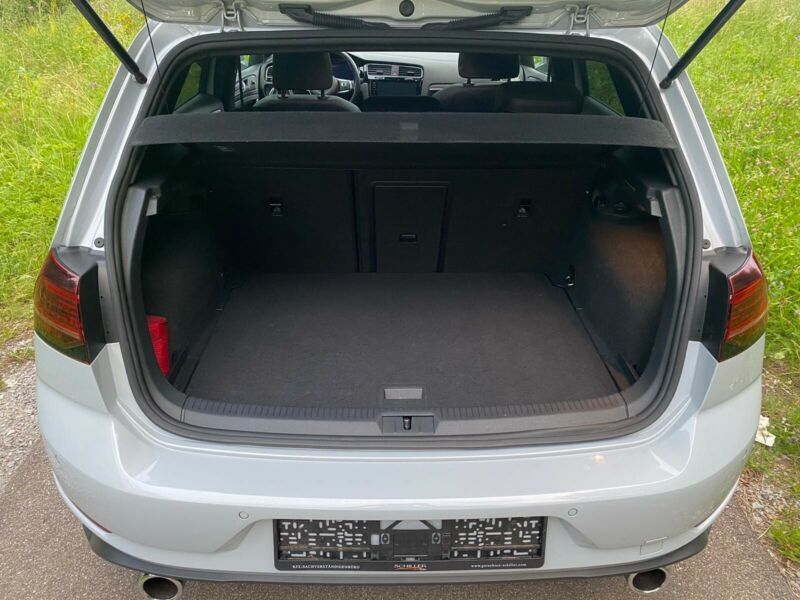 Volkswagen Golf • 2017 • 81,000 km 4