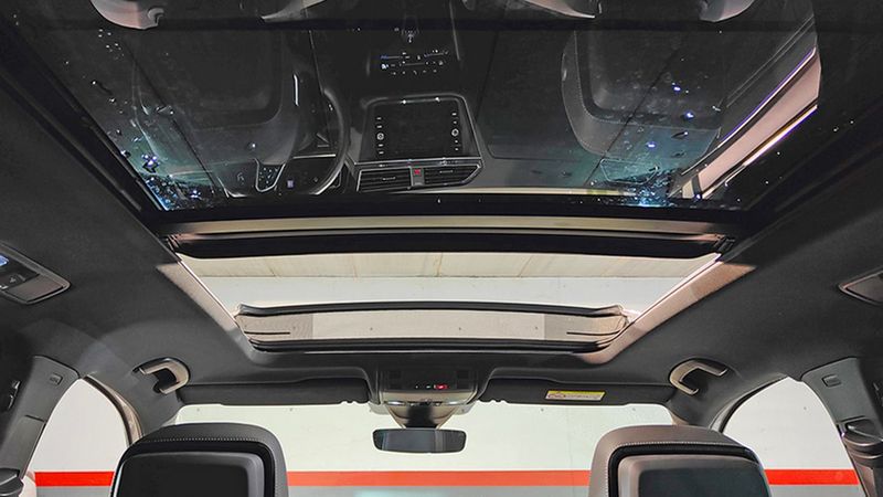 Volkswagen Tiguan • 2023 • 9,499 km 8