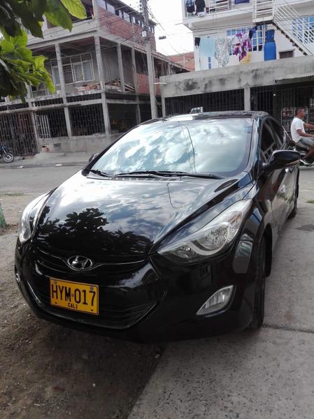 Hyundai Elantra • 2014 • 122 km 3