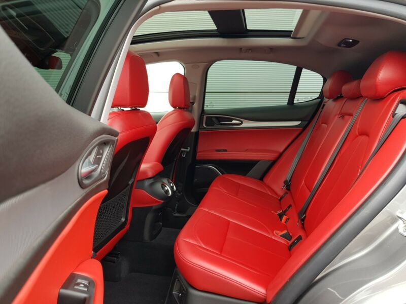 Alfa Romeo Stelvio • 2018 • 27,000 km 6