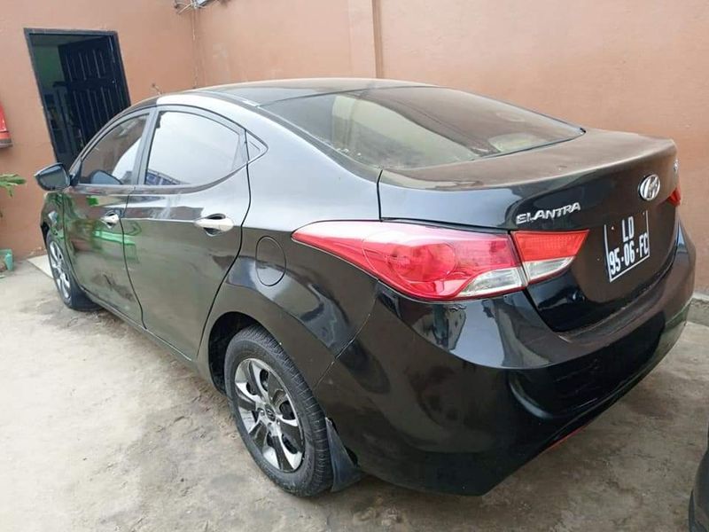 Hyundai Elantra • 2016 • 50,000 km 3