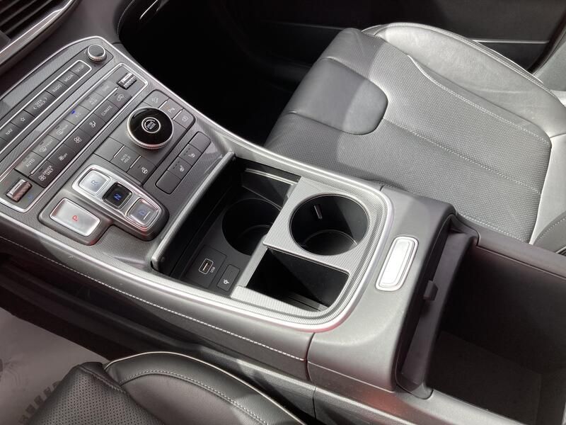 Hyundai Santa Fe • 2021 • 56,158 km 17