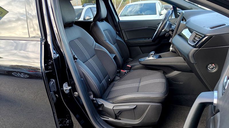 Renault Captur • 2023 • 17,890 km 6