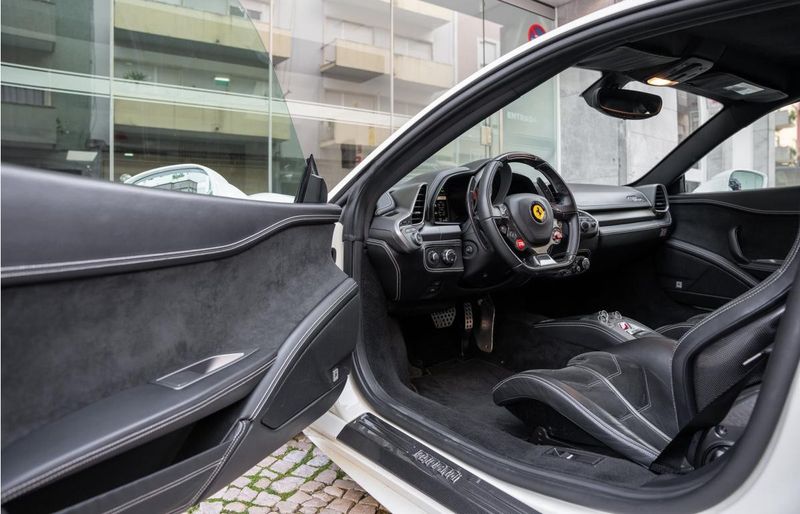 Ferrari 458 Italia • 2011 • 40,000 km 3