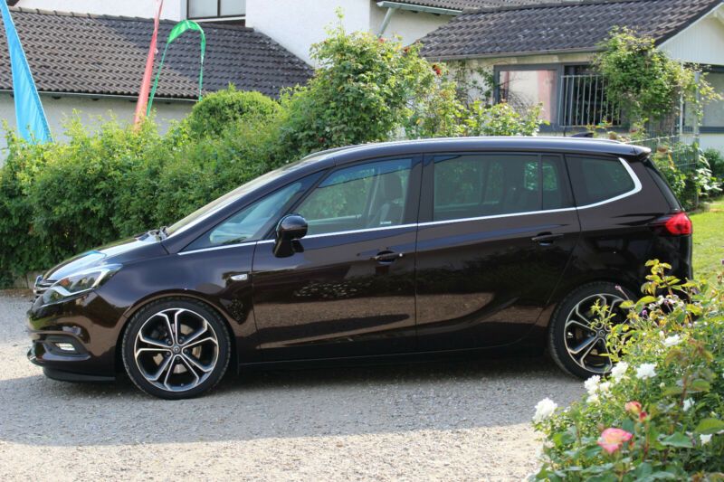 Opel Zafira • 2016 • 82,755 km 2
