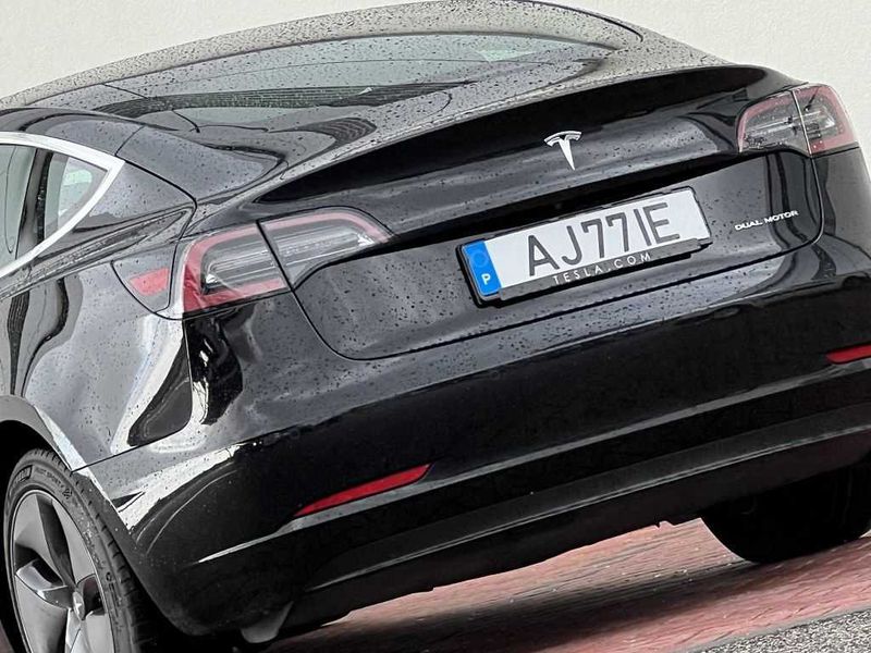 Tesla Model 3 • 2019 • 21,153 km 2