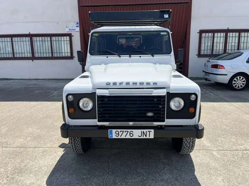 Land Rover Defender • 2016 • 53,000 km 1