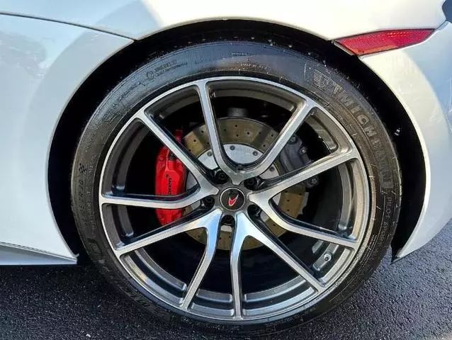 McLaren 570GT • 2017 • 33,696 km 14