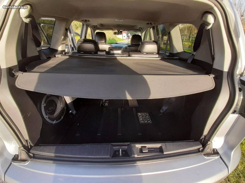 Mitsubishi Outlander • 2009 • 180,000 km 4