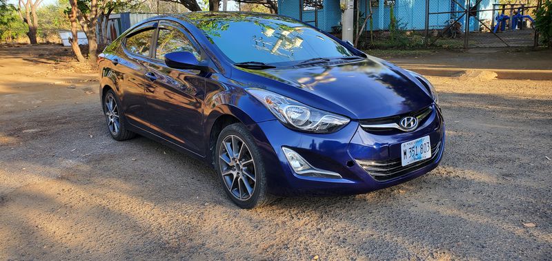 Hyundai Elantra • 2012 • 144,000 km 1