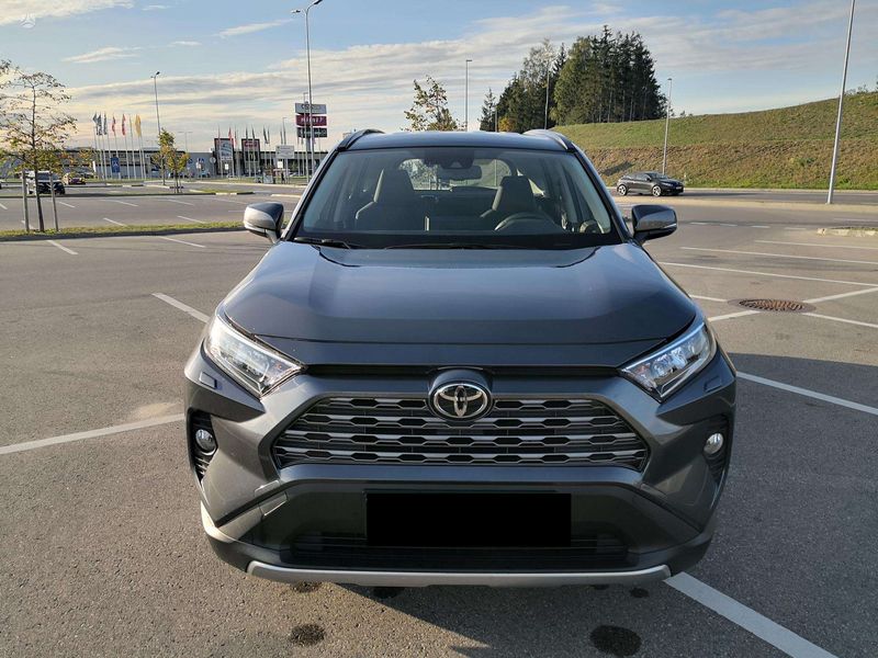 Toyota RAV4 • 2019 • 135,000 km 24