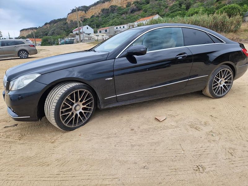 Mercedes-Benz E-Class • 2009 • 218,000 km 4