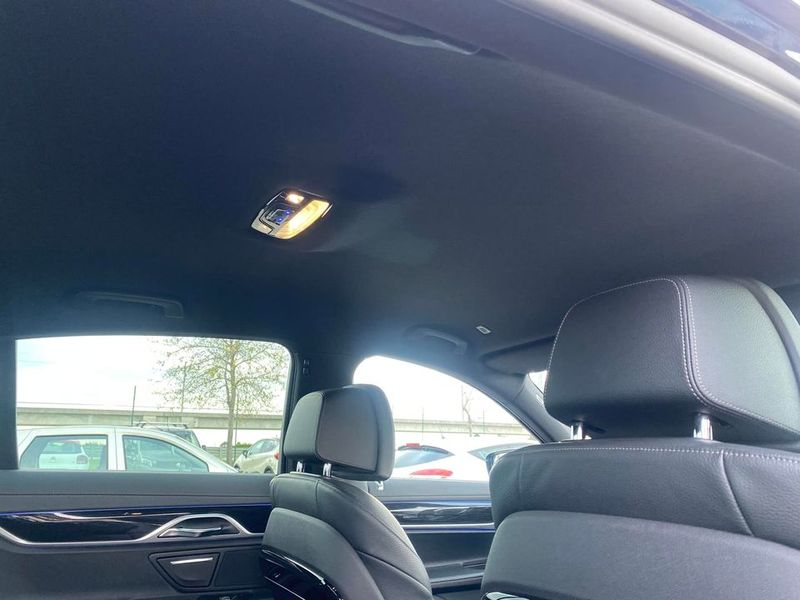 BMW X7 • 2018 • 108,000 km 5