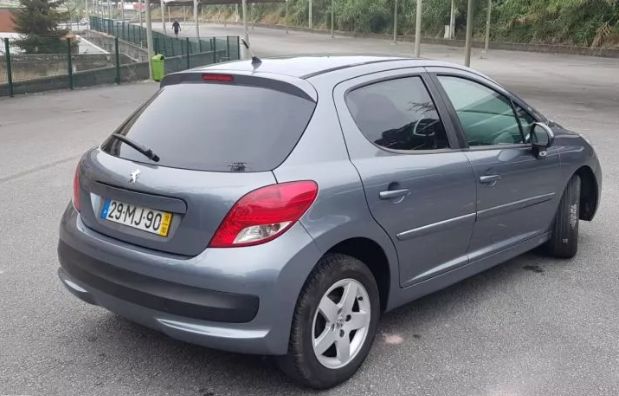 Peugeot 207 • 2011 • 170,000 km 3
