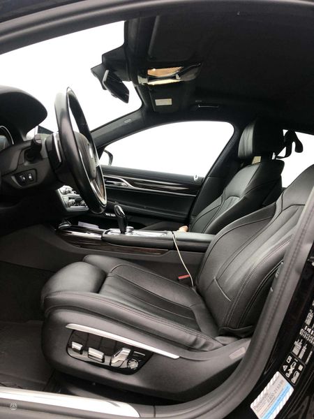 BMW 7 • 2016 • 110,000 km 13