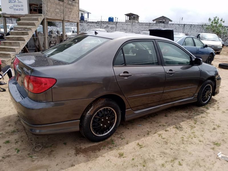 Toyota Corolla • 2006 • 175,000 km 5