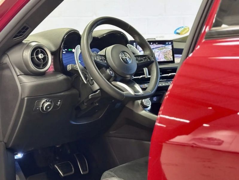Alfa Romeo Giulia • 2022 • 75,000 km 9