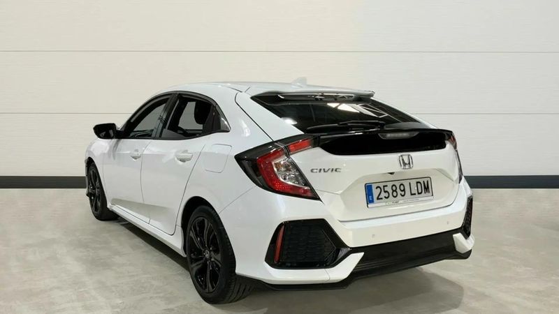 Honda Civic • 2019 • 32,000 km 3