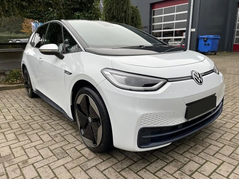 Volkswagen ID.4 • 2020 • 61,800 km 2