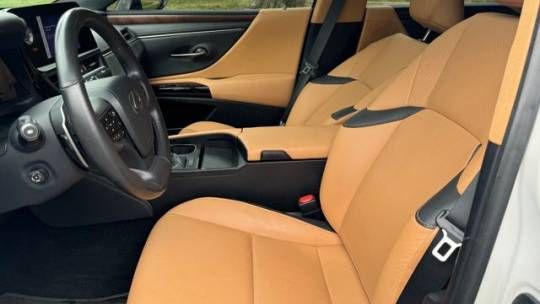 Lexus ES 350 • 2023 • 18,000 km 3