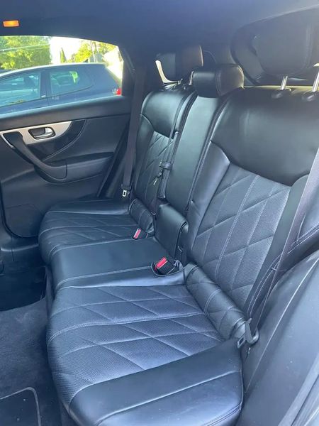 Infiniti QX70 • 2015 • 192,000 km 10