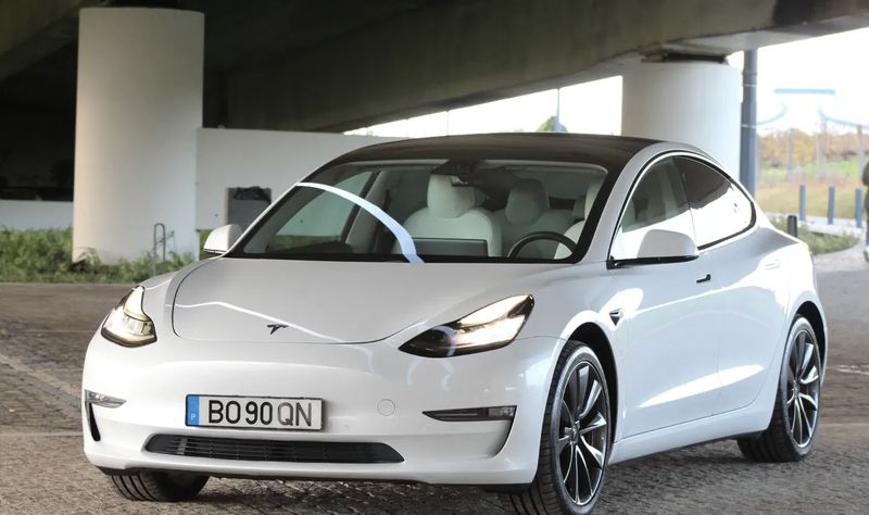 Tesla Model 3 • 2019 • 129,000 km 1