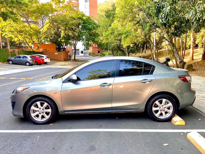 Mazda 3 • 2012 • 100,000 km 3