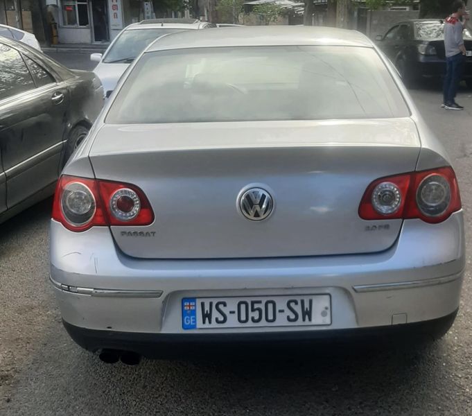 Volkswagen Passat • 2005 • 24,000 km 4