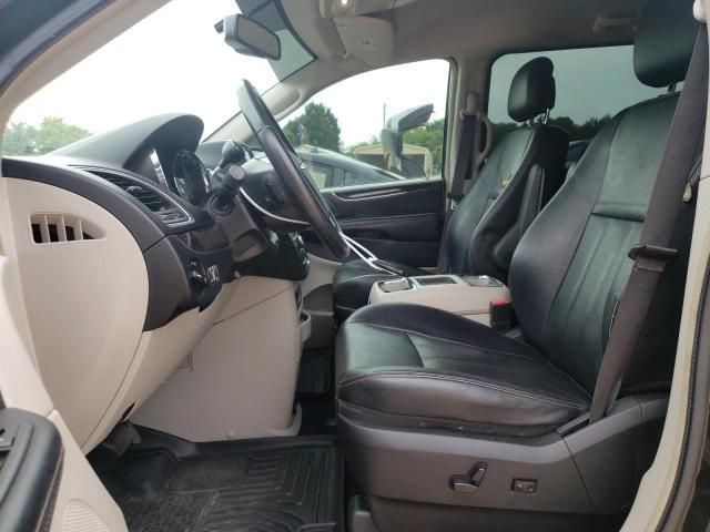 Chrysler Town & Country • 2015 • 10,000 mi 7