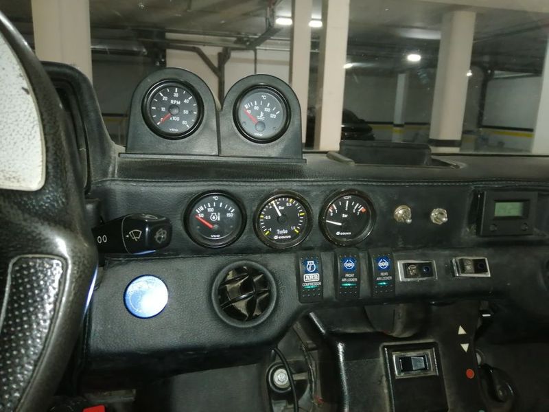 Land Rover LR2 • 1989 • 235,000 km 5