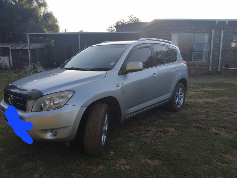 Toyota RAV4 • 2008 • 290,000 km 4
