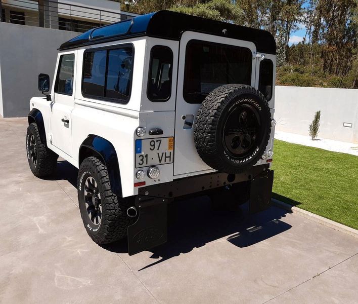 Land Rover Defender • 2003 • 109,000 km 3