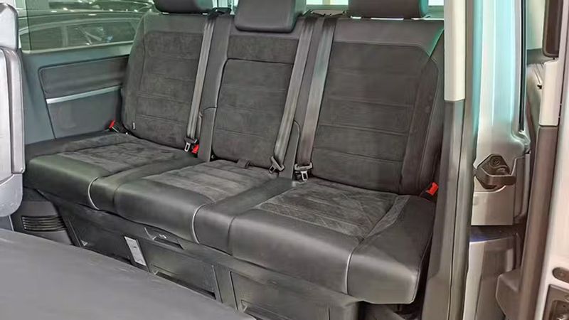 Volkswagen Multivan • 2019 • 81,781 km 3