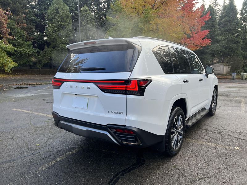 Lexus LX • 2022 • 30,192 km 3