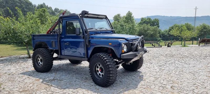 Land Rover Defender • 2001 • 80,000 km 1