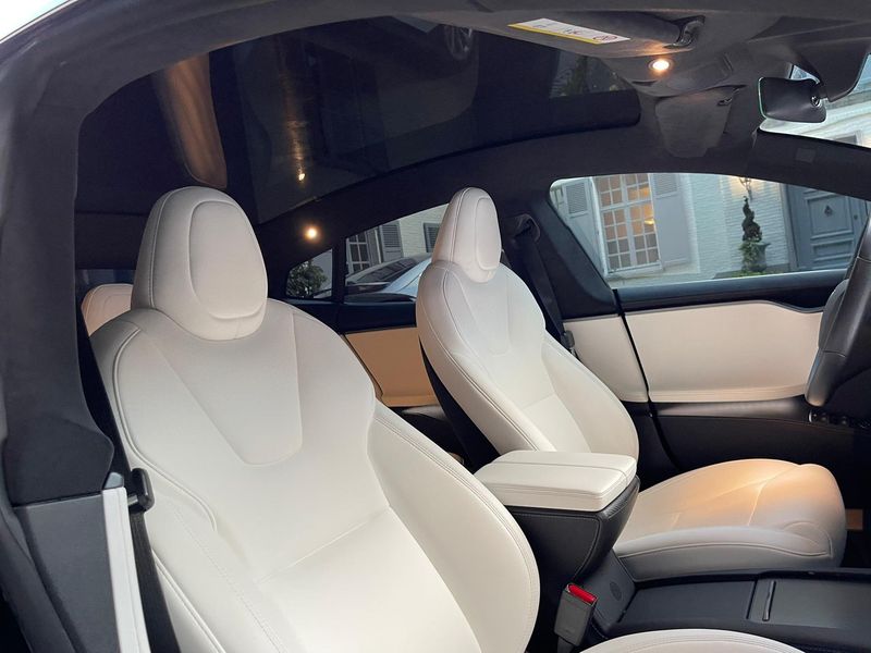 Tesla Model S • 2020 • 57,000 km 7